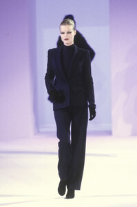 1953140297_ThierryMugler1998WomenRTW117.thumb.jpg.7a708112de353041d86cd54370fa4070.jpg