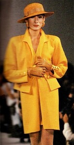 1962130570_FashionNewsJapan1990OscardelaRentaUnknown(2).thumb.jpg.a7ce75cec7cbd44162b477f455e89e00.jpg