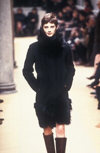 20073649_Fendi1996WomenRTW41.thumb.jpg.a9e5d3b07f3422f51af09fc16363bf81.jpg