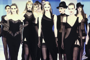 210835832_ThierryMugler1998WomenRTW200.thumb.jpg.896273dc9adb80f29b3b68f5604e4486.jpg