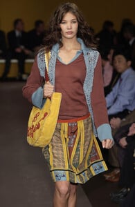 21556580_Trussardi1911Spring2003fe8w8noxGkAl.thumb.jpg.66f3baf4c23ea25dab7f78ac1e98b290.jpg
