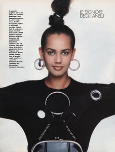 24-ELLEITfeb89-m.KellyDirstineUnkNatalyCoualy-ph.OlivieroToscani.thumb.jpg.a3effdd7211283aa546dcb1f0a5a391b.jpg