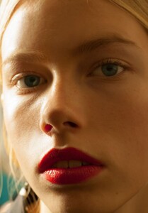 25_e32fd314-9aa9-42b5-975c-f9b81bc3c0a7.jpg