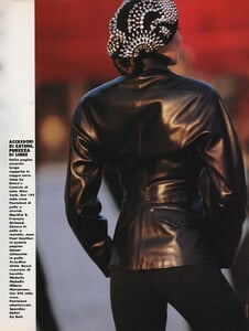 32-ELLEITnov88-m.SandrineHoLiseVanBussel-ph.HansFeurer.thumb.jpg.00b4471788424c3202b2d22878d02f1b.jpg