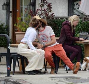       liz040621BZNimage120.jpg