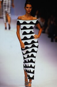 390236700_herve-leger-ss-1997(20).thumb.jpg.724865784fbe6886e1119917c1516ab1.jpg