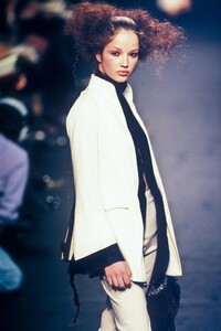 404311070_JeanPaulGaultier1998HauteCouture76.thumb.jpg.02ba15df6c2674f28004fc6572ca14f8.jpg