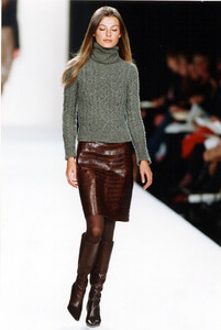 438176779_RalphLaurenFall20004.thumb.jpg.4bd1424c9e5f6a5f1fe93de3a615995e.jpg