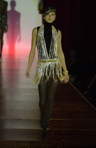 502634592_JulienMacDonald2001WomenRTW60.thumb.jpg.e0372d6aa18a31c709da53d279df6ac8.jpg