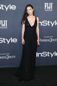 54917125_christian-serratos-fiji-water-2017-instyle-hshkehpquwqx.jpeg