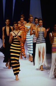 646104766_herve-leger-ss-1997(27).thumb.jpg.11b039bddbe63fd2cde05ca6c26adf59.jpg