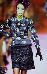 656526164_ChristianLacroixCoutureFall1991(7).thumb.jpg.9cfe5ace41dc3d6fb3c89bcfb51066c0.jpg