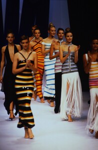 657764580_herve-leger-ss-1997(28).thumb.jpg.047c1149f08ec6bd5b05018c12bfc14f.jpg