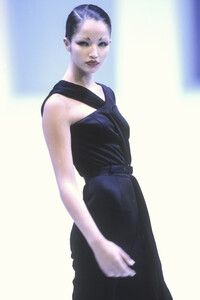 662689162_ThierryMugler1998WomenRTW90.thumb.jpg.b83d6fba0375d73d792b08c1741154f7.jpg