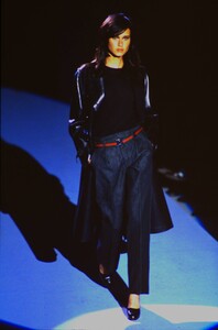 681065701_Gucci1998WomenRTW(9).thumb.jpg.4fe603c93a3804011bf819b1a9ae05a6.jpg