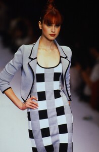 682630307_herve-leger-ss-1997(8)-1.thumb.jpg.9cb86b55a0a55af1f269f2999fcd44b2.jpg