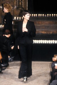 733789169_AlexanderMcQueen1996WomenRTW116.thumb.jpg.a1617278de152877590d2dbd0c8f9f5a.jpg