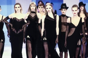 745832659_ThierryMugler1998WomenRTW199.thumb.jpg.a4c5f2192d27a8d7652c71f35893cffe.jpg