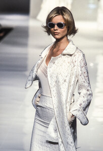 784055357_LauraBiagiotti1997WomenRTW16.thumb.jpg.7c1775285991a3f52daad7865680a0a3.jpg