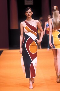 872993169_HerveLeger1998WomenRTW10.thumb.jpg.950ab697670c9ff06fca5bdcd7927bbb.jpg