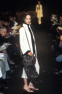 931519978_JeanPaulGaultier1998HauteCouture23.thumb.jpg.19a2880312edbda5293458548f5ebedc.jpg