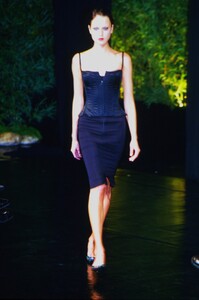 961671854_DolceGabbanaSpring1999(7).thumb.jpg.05f8f672f067d944c45df146c6818971.jpg