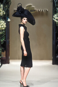 993799146_PierreBalmain1997HauteCouture61.thumb.jpg.5554230e39cbb341a7a0c060aff73914.jpg