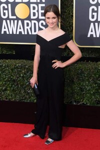 Alice-Englert-cleavage.jpg