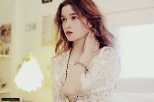 Alice-Englert-hot-photoshoot.jpg