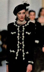 Chanel1988.thumb.jpg.2cbaeed3ab250c068a4c084fbca34b36.jpg