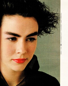 ELLEJapon8-86015.thumb.jpg.4b337836b615a14e3fe545d53f815df9.jpg