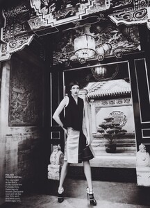 East_Testino_US_Vogue_September_2011_11.thumb.jpg.cdfada3d9dcbc31aa0e8ee4d6983052b.jpg
