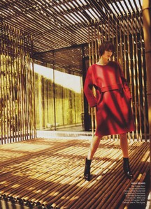 East_Testino_US_Vogue_September_2011_18.thumb.jpg.044deb01d9fe1a7b152cec5c7980bfde.jpg