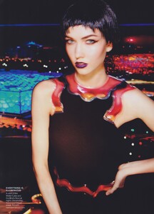 East_Testino_US_Vogue_September_2011_21.thumb.jpg.17beed6583e40d0bc7edd4c7e926f5db.jpg