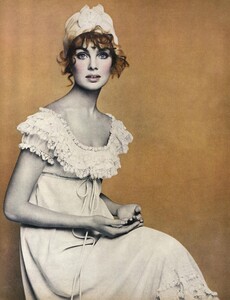 JS_Avedon_US_Vogue_April_15th_1968_03.thumb.jpg.013776d57735626d934716b21386f239.jpg