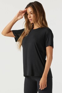 Joah-Brown-Ecomm-Boyfriend-Tee-Black-Side584.jpg