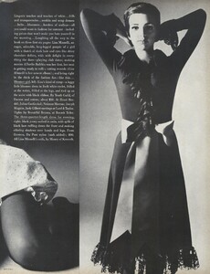 LM_Stern_US_Vogue_April_15th_1968_02.thumb.jpg.32a53e3e189afb4f097f19826c740417.jpg