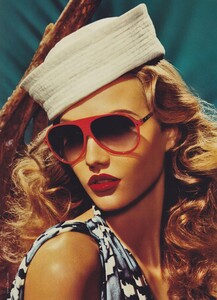 Meisel_Dior_Spring_Summer_2011_04.thumb.jpg.9ef432cd6d0f5dc47d0fdca8df1cc5e8.jpg