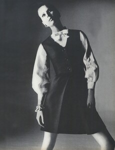 More_Stern_US_Vogue_April_15th_1968_06.thumb.jpg.597f4c4dd4667e37040a0ab72cfa0c7d.jpg