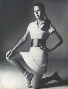 More_Stern_US_Vogue_April_15th_1968_08.thumb.jpg.2ed48eac9a74c971d2058337b68bce82.jpg