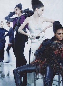 Playing_Meisel_US_Vogue_September_2011_10.thumb.jpg.a2e7eda1e32c233e8efe9b2a37f73700.jpg