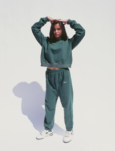 SWEATSHIRT_GREEN_WEB_2__73715.1621384081.jpg