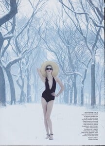 Seasons_Leibovitz_US_Vogue_May_2010_02.thumb.jpg.abf600814d2c4dfe4b4e491ae04cbfc1.jpg
