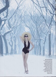 Seasons_Leibovitz_US_Vogue_May_2010_02.thumb.jpg.c16ef8dccda67ef700dba0f31e153d0d.jpg