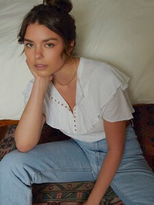 VIVIENNE-TEE-2173RS_WHT-H_61d4ee32-9517-49c8-9af9-34b738087697_1024x1024.jpg