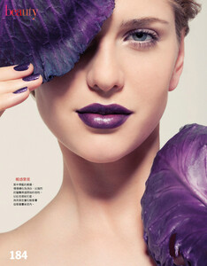 Vogue-Taiwan-Maio2011-Luiza-Windberg-ph-Jeff-Tse-02.thumb.jpg.32ad661fab89db4f4db23b77f1a5ffa7.jpg