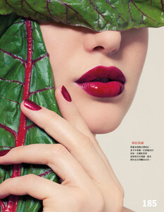 Vogue-Taiwan-Maio2011-Luiza-Windberg-ph-Jeff-Tse-03.thumb.jpg.96532fd1c6808e71d1d98f25492ca4be.jpg