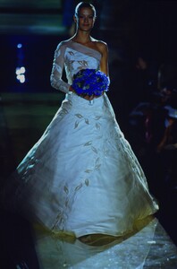 atelier-versace-fall-1996-1.thumb.jpg.6cf94c9ca22fed860e420025a9ecc591.jpg