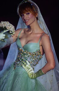 atelier-versace-ss-1995-4.thumb.jpg.0262e6419ee4373bfe75364968b2c8a4.jpg