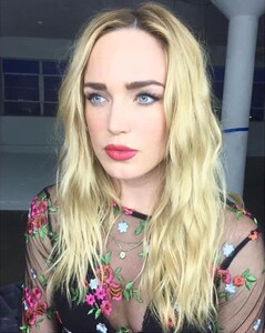 caity_lotz_bra_nkd3.jpg